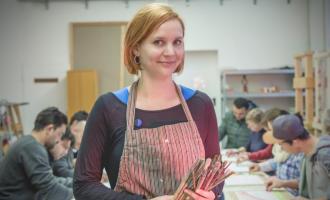Marlene Pruss in der Kunstwerkstatt der Mohr-Villa München